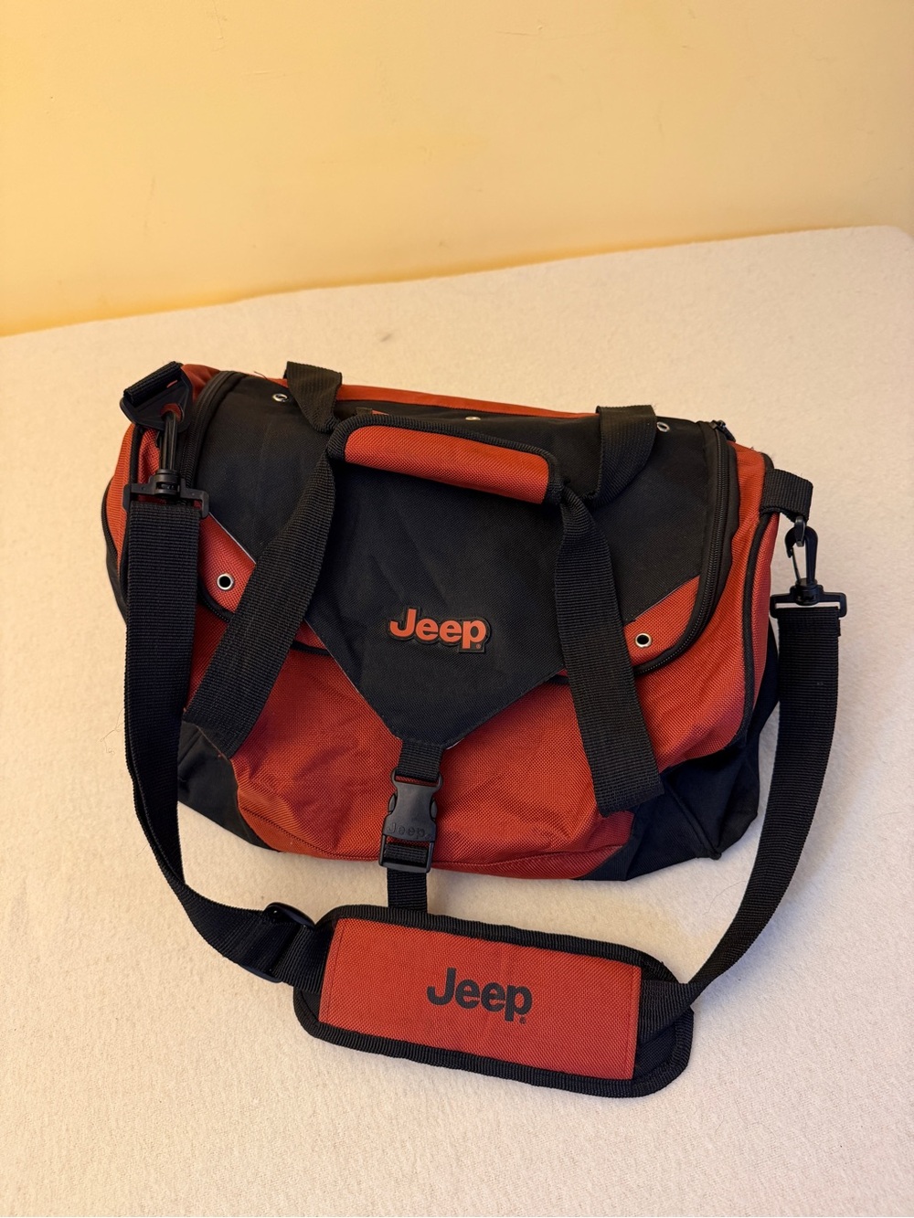 Jeep Insulated Cooler Bag Red Black Soft Sided Travel Picnic Shoulder Tote EUC